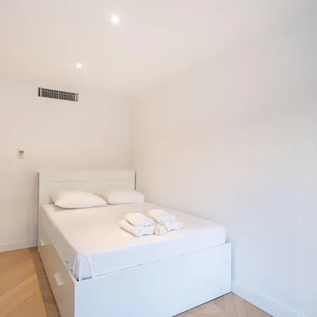 Magnificent 2 Bedroom In The Heart Of Κάννες