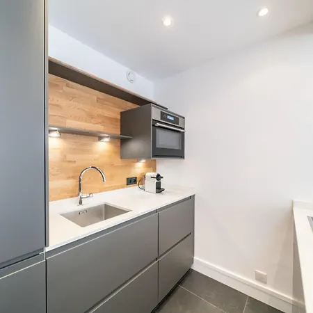 Magnificent 2 Bedroom In The Heart Of Διαμέρισμα