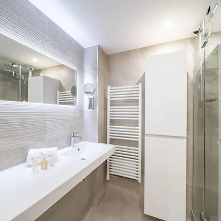 Magnificent 2 Bedroom In The Heart Of Διαμέρισμα Κάννες