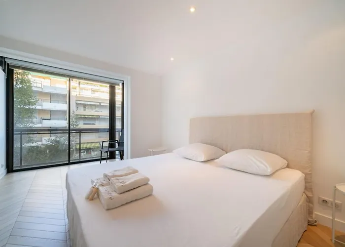 Magnificent 2 Bedroom In The Heart Of *