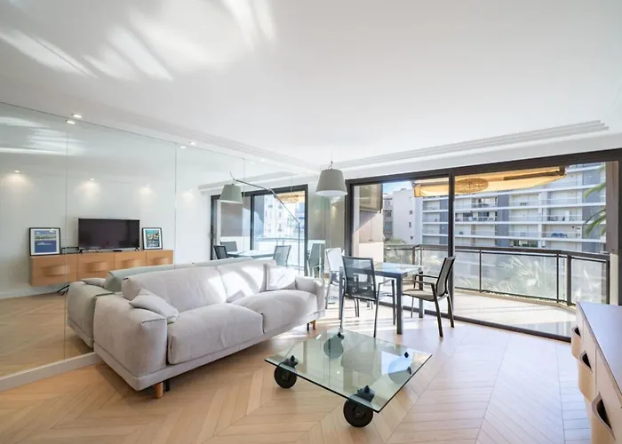 Magnificent 2 Bedroom In The Heart Of Διαμέρισμα Κάννες