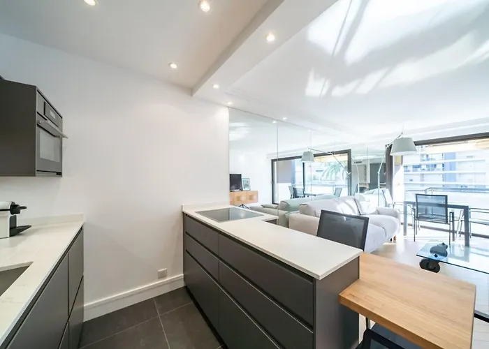 Magnificent 2 Bedroom In The Heart Of Διαμέρισμα Κάννες