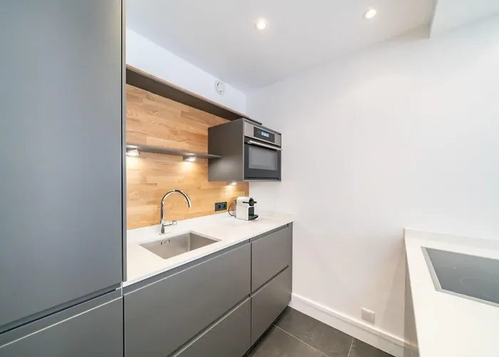 Magnificent 2 Bedroom In The Heart Of Διαμέρισμα