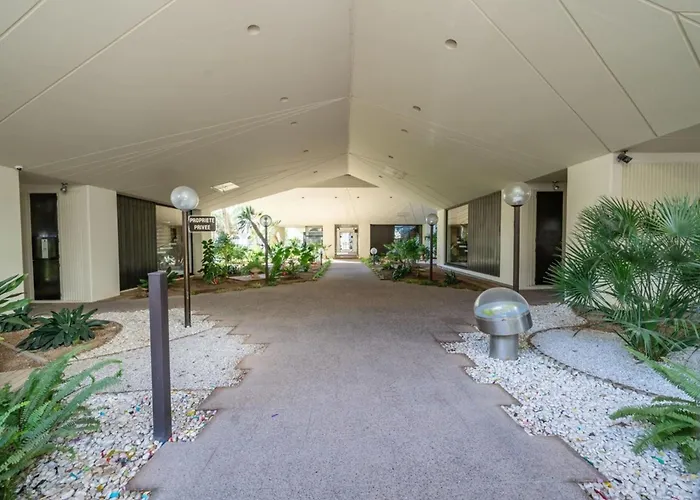 Magnificent 2 Bedroom In The Heart Of Διαμέρισμα